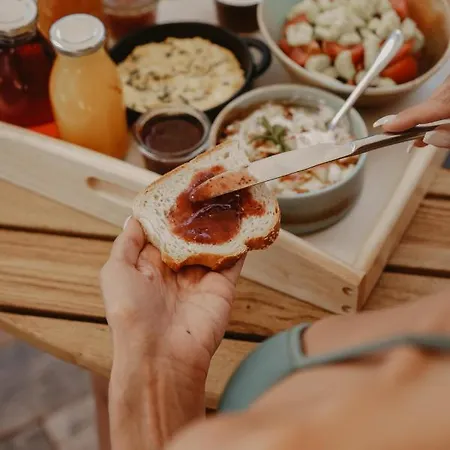 Trinity Hospitality * أمولياني