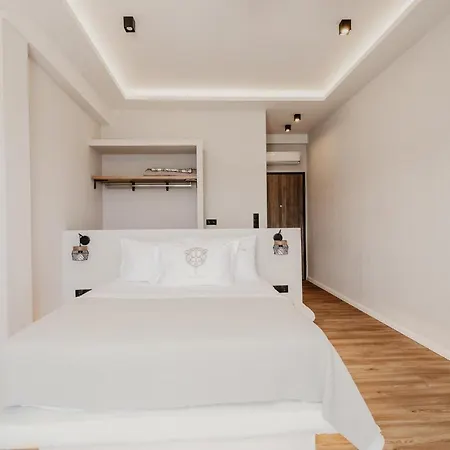 Trinity Hospitality فندق أمولياني