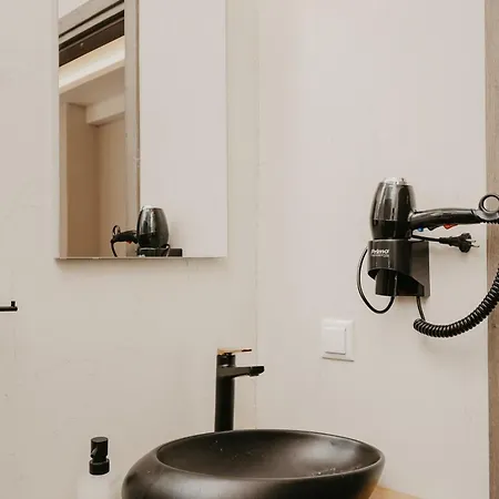 فندق Trinity Hospitality أمولياني